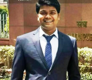 KISSA A IAS 3 Kissa-A-IAS: जम्मू कश्मीर में कभी पिता थे फौजी, अब IAS बेटा देगा अपनी सेवाएं