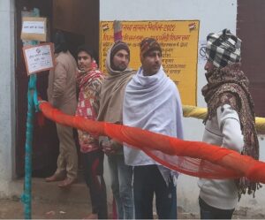 Meerut and Bagpat पहले चरण का मतदान शुरू, मेरठ कैंट में 20 EVM खराब