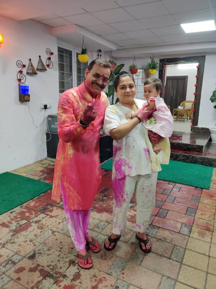 IMG-20220319-WA0081 Holi Of BJP President VD with Wife Stuti