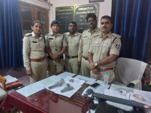 WhatsApp Image 2022 03 06 at 10.11.40 AM Illegal arms trading: एक हथियारबाज लड़की पुलिस के हत्थे लगी!