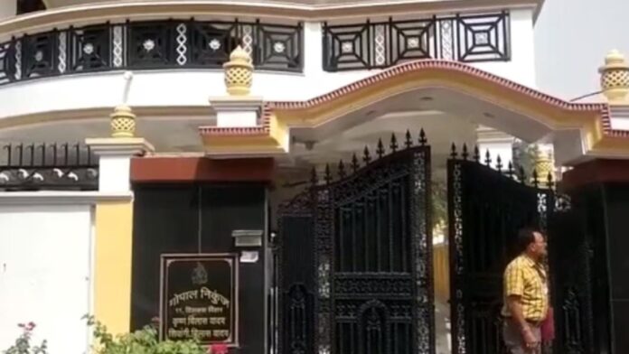 fdbf21b4-85ea-4839-8b95-383074d1814d Vigilance Raids on IAS Officer's Premises