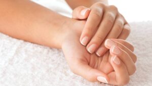nails 1 नाखूनों से जानिये आपके स्वास्थ्य का हाल