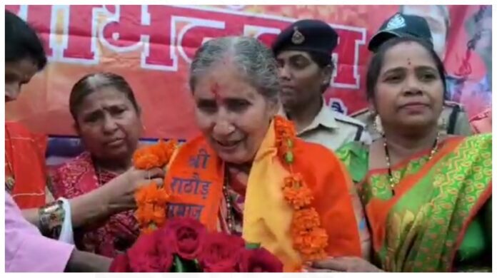 collage (22) Khargone News: PM मोदी की धर्मपत्नी जशोदाबेन का खरगोन में स्वागत