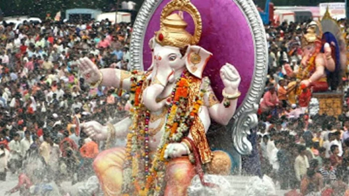 ganesh_visarjan_1504576181_749x421