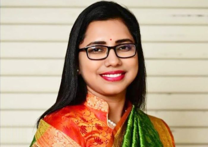 Nisha-Bangre-700x496