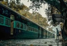 बरसाती पटरियों का गीत